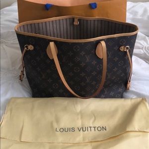 Louis Vuitton never full like new